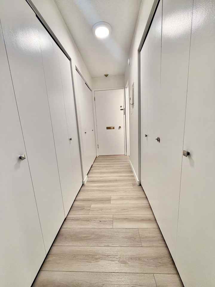 Kitsilano Low rise Apartment - Photo 4 of 31