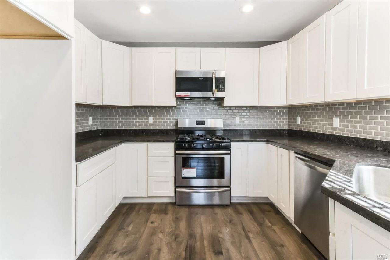 138 Viewmont Avenue - Photo 4 of 33