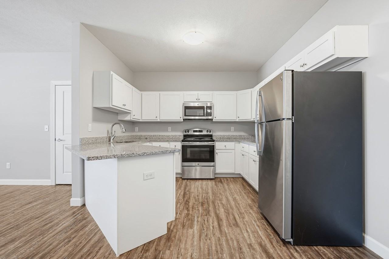 1037-1041 Ekstam Drive - Photo 4 of 24