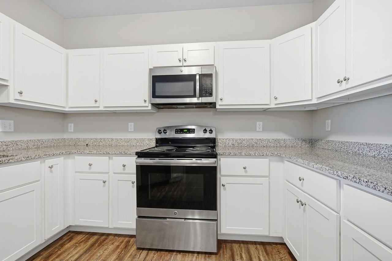 1037-1041 Ekstam Drive - Photo 5 of 24