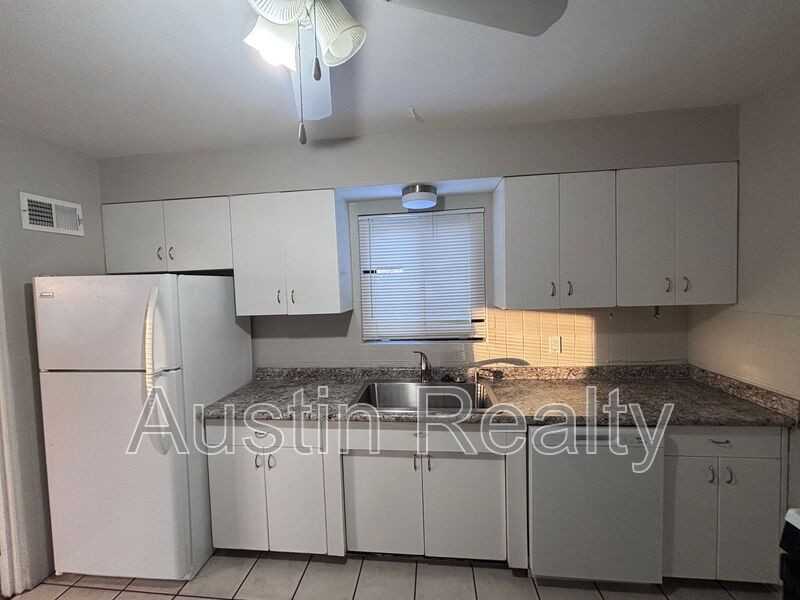 1158 Brightling Dr - Photo 2 of 10