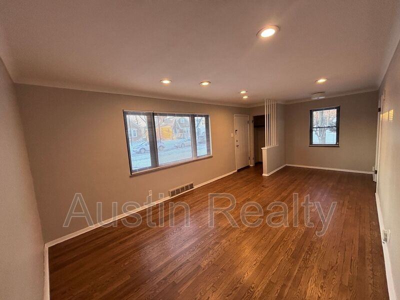 1158 Brightling Dr - Photo 4 of 10