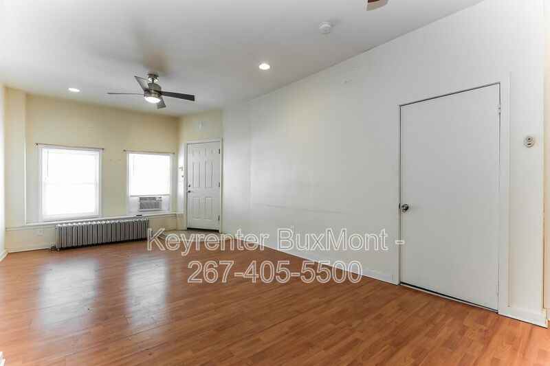 7774 Montgomery Ave - Photo 4 of 15