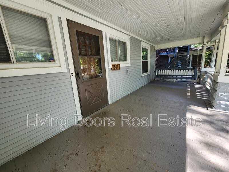 1811 W S St - Photo 4 of 26