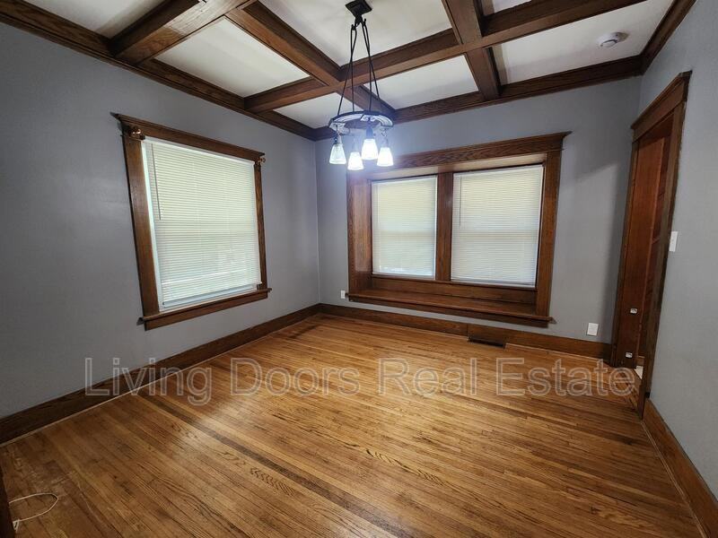 1811 W S St - Photo 5 of 26