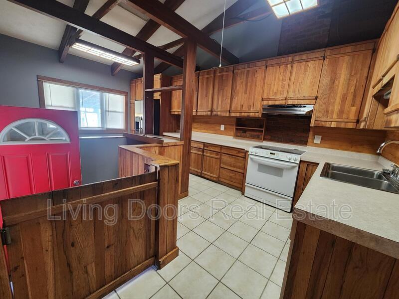 1811 W S St - Photo 6 of 26