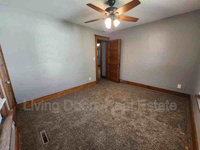 1811 W S St - Photo 7 of 26