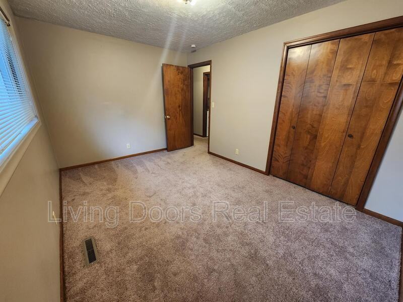 4933 Ginny Ave - Photo 5 of 14