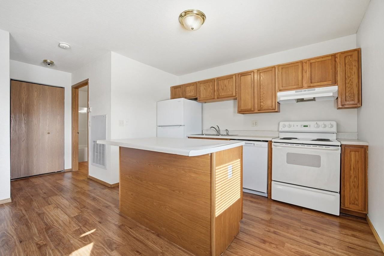 Main & Veterans Crossing - Photo 5 of 11