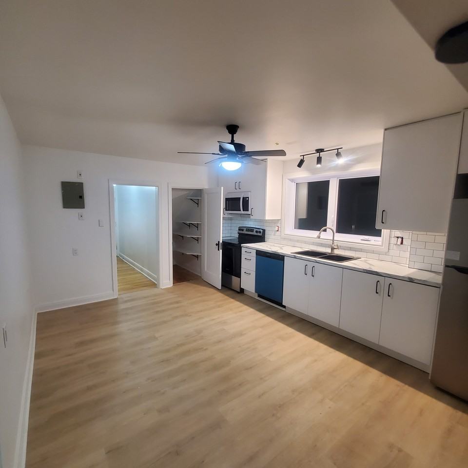 52 Saint Charles Street - Photo 2 of 13