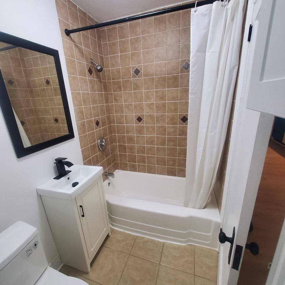 52 Saint Charles Street - Photo 4 of 13