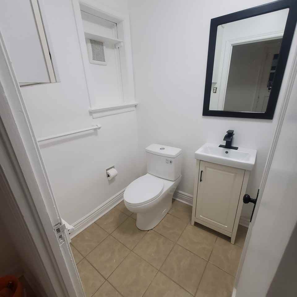 52 Saint Charles Street - Photo 5 of 13