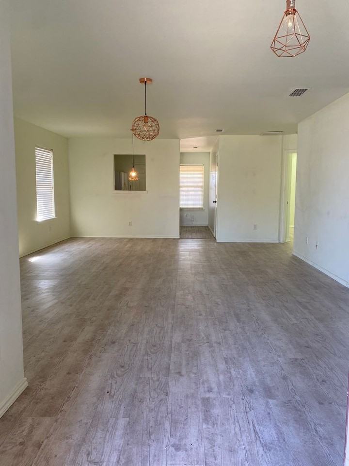 1805 79th Pl - Photo 4 of 16