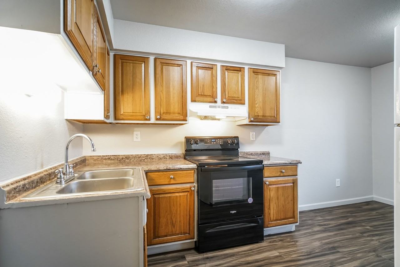 Willow Lake Apartments - Photo 3 of 29