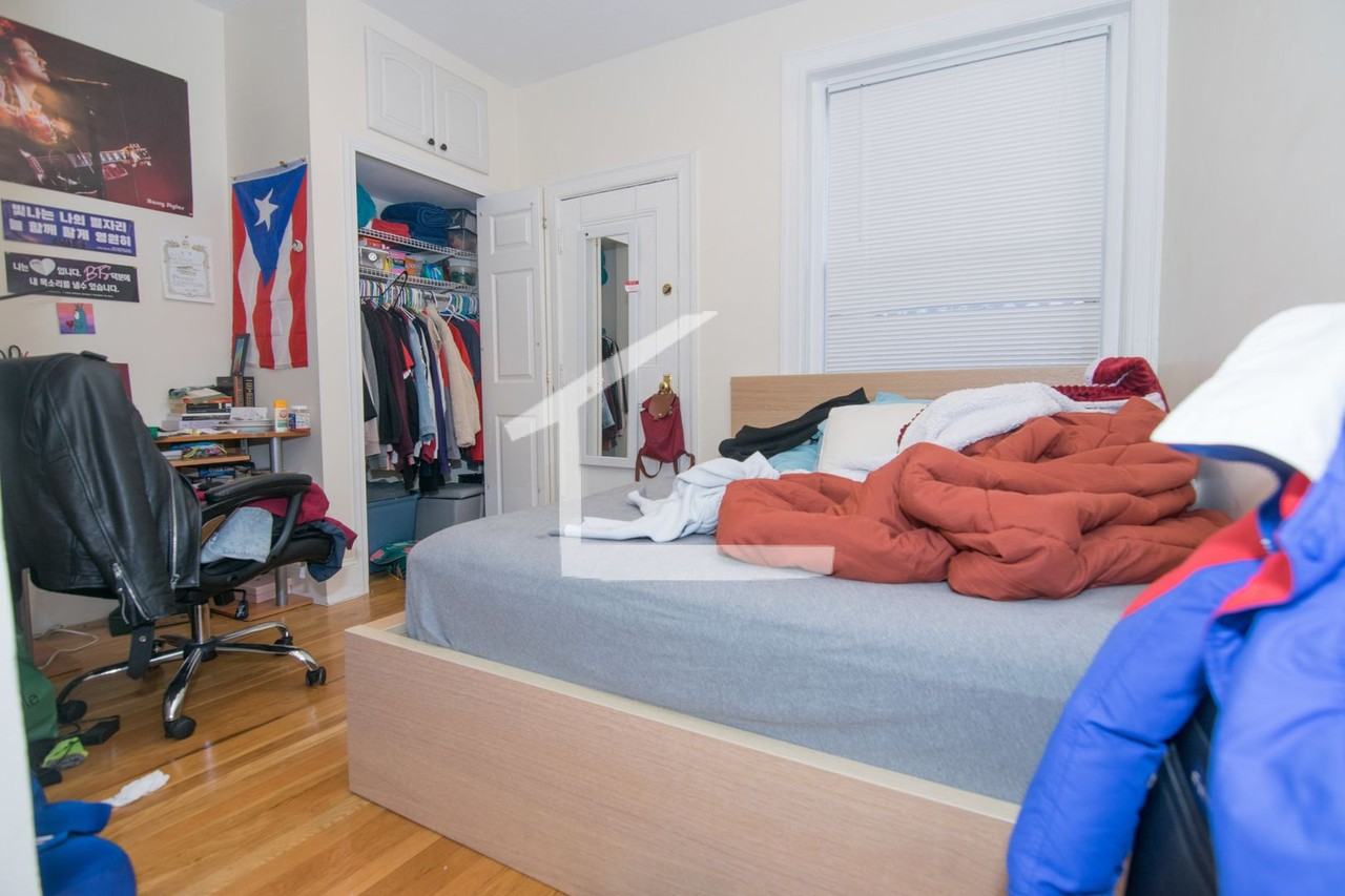 54 Thatcher St - Photo 3 of 8