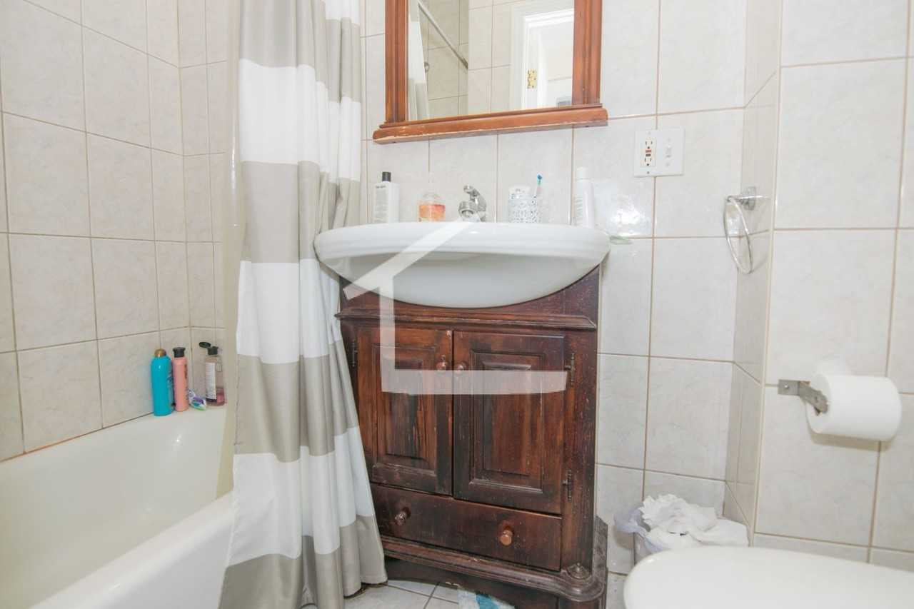 54 Thatcher St - Photo 4 of 8