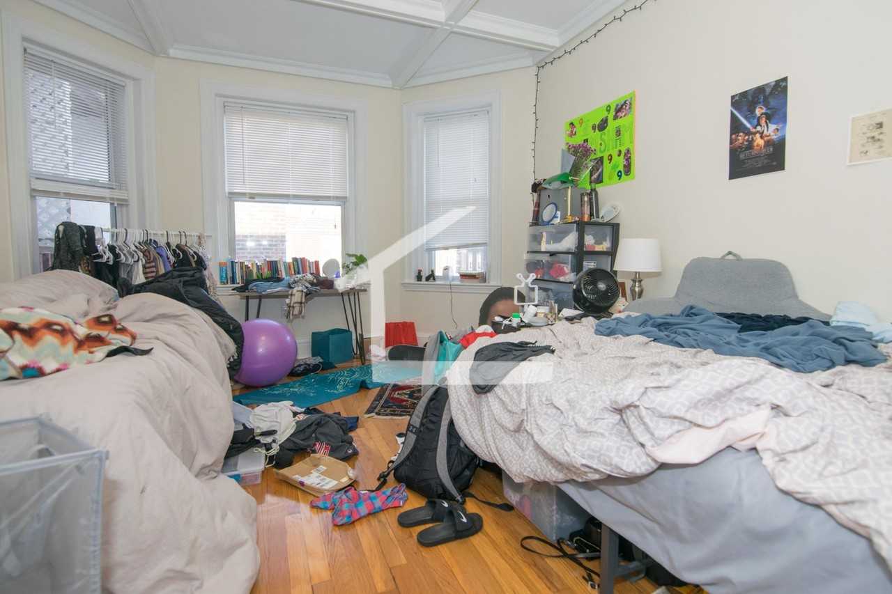 54 Thatcher St - Photo 5 of 8