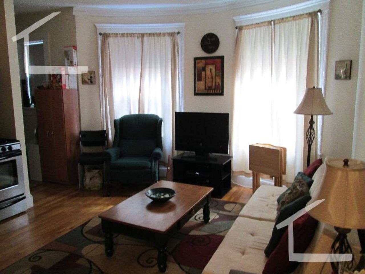 199 Winthrop Rd - Photo 4 of 8