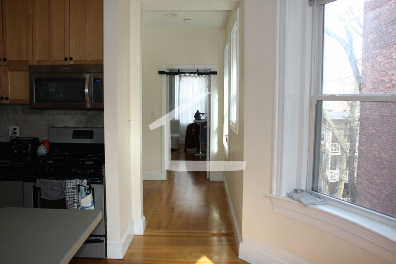 199 Winthrop Rd - Photo 5 of 8