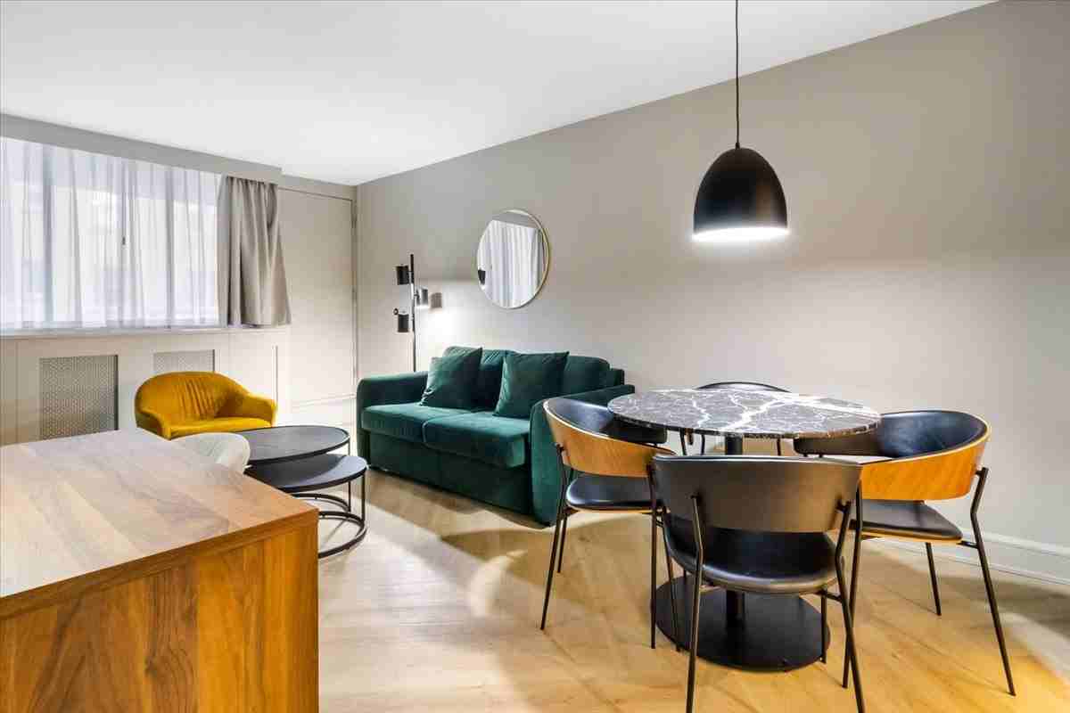 2170 Avenue Lincoln - Photo 2 of 11