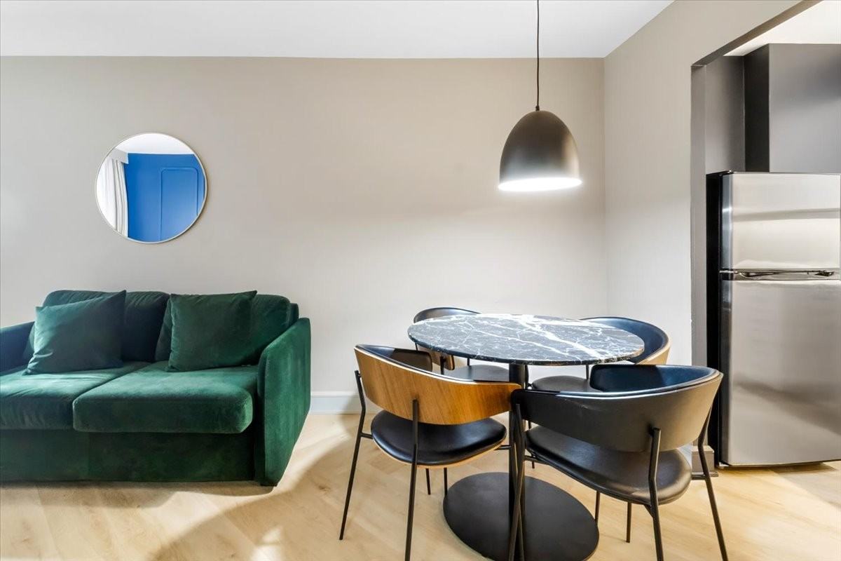 2170 Avenue Lincoln - Photo 3 of 11