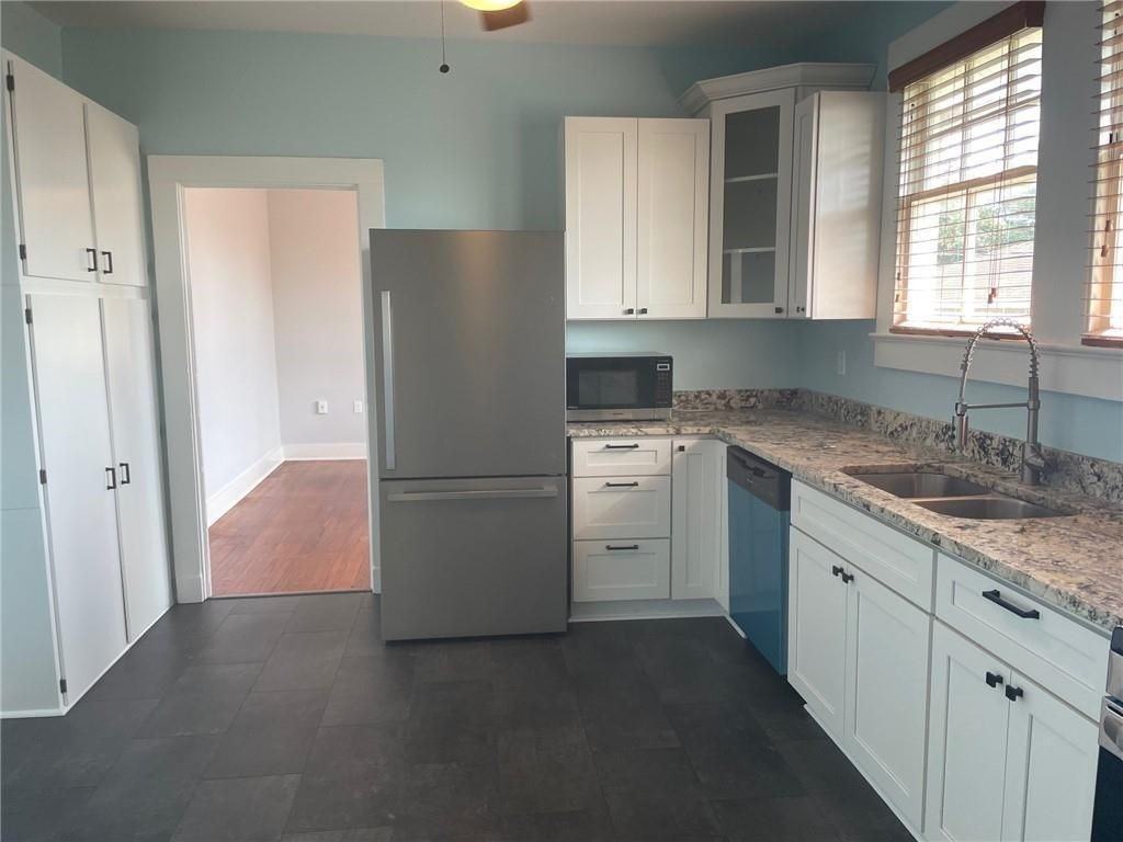 1116 Green St - Photo 5 of 12