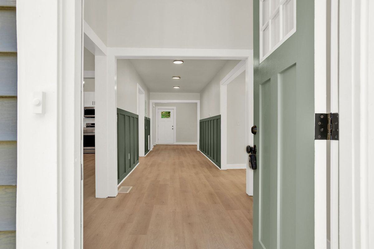 410 E Elm St - Photo 3 of 16