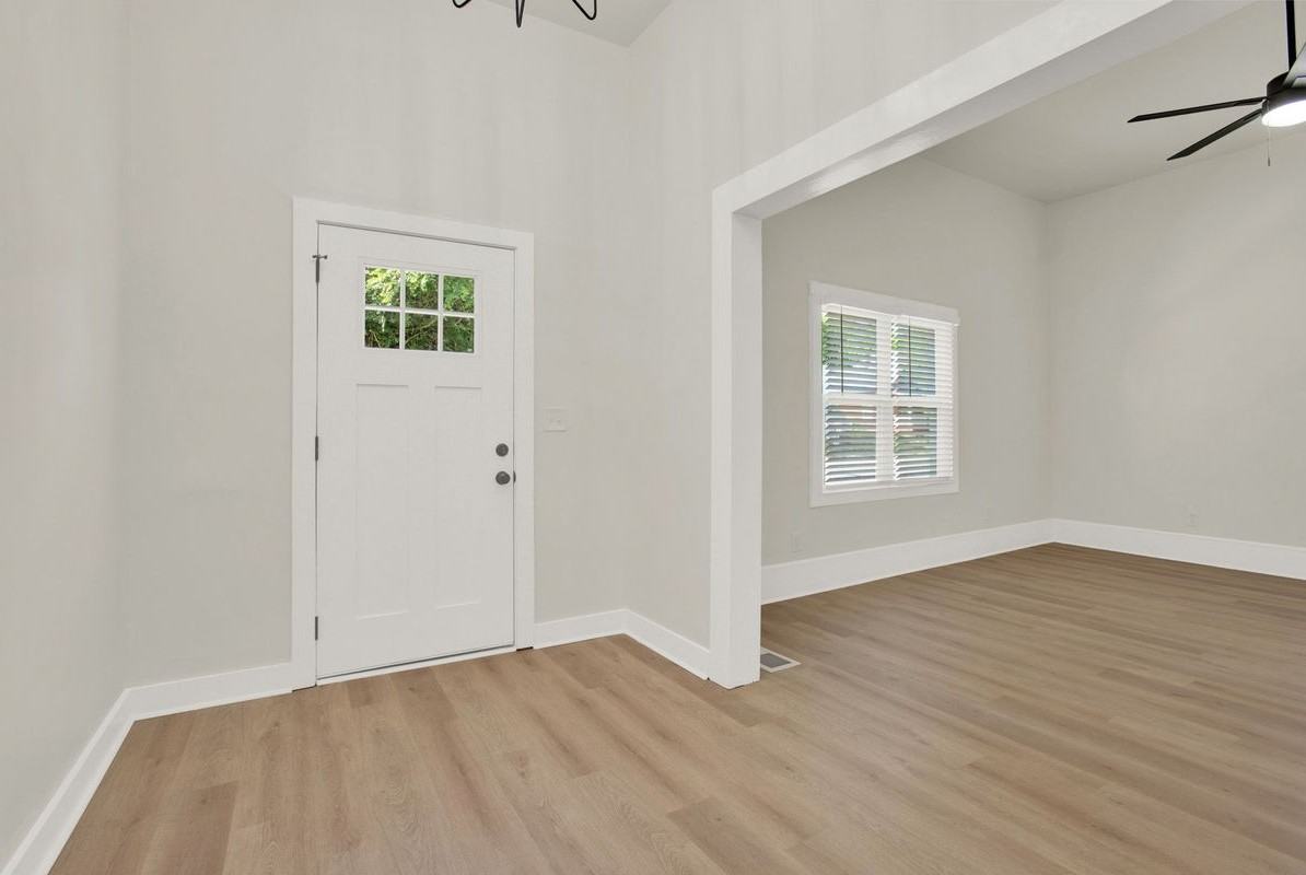 410 E Elm St - Photo 4 of 16