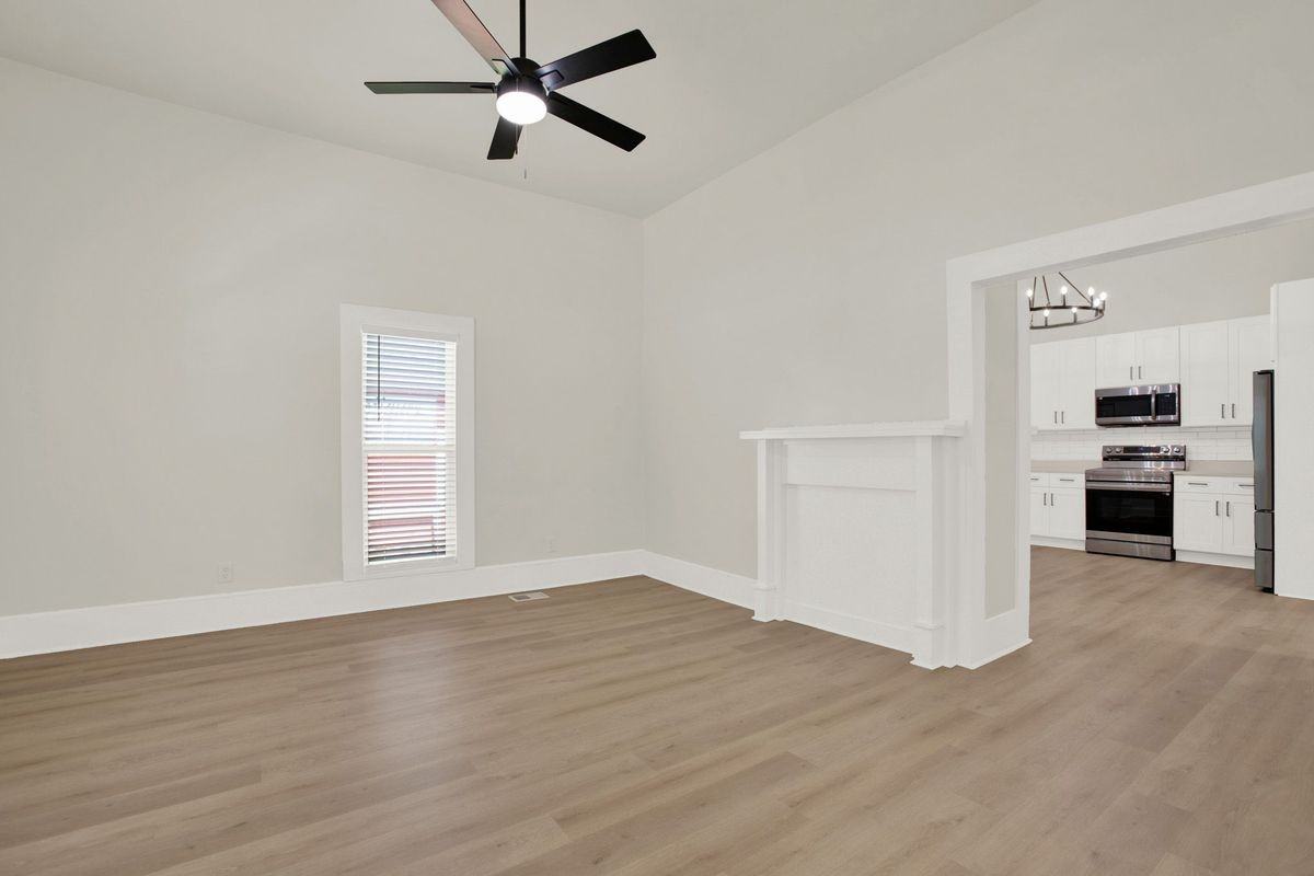 410 E Elm St - Photo 5 of 16