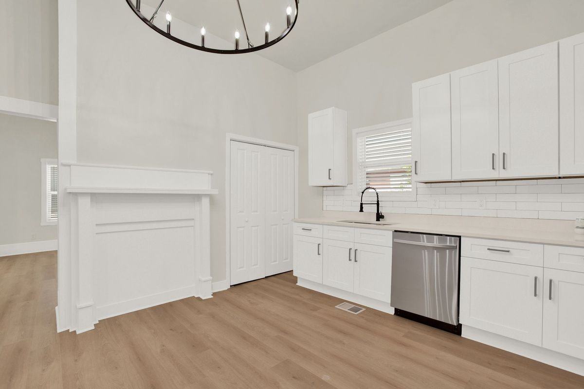 410 E Elm St - Photo 7 of 16