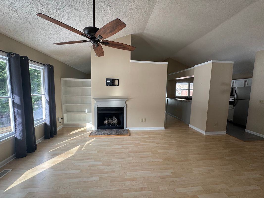 4 Stonehouse Ct - Photo 2 of 20