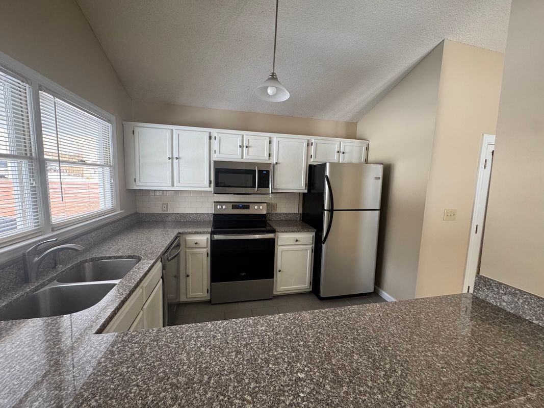 4 Stonehouse Ct - Photo 5 of 20