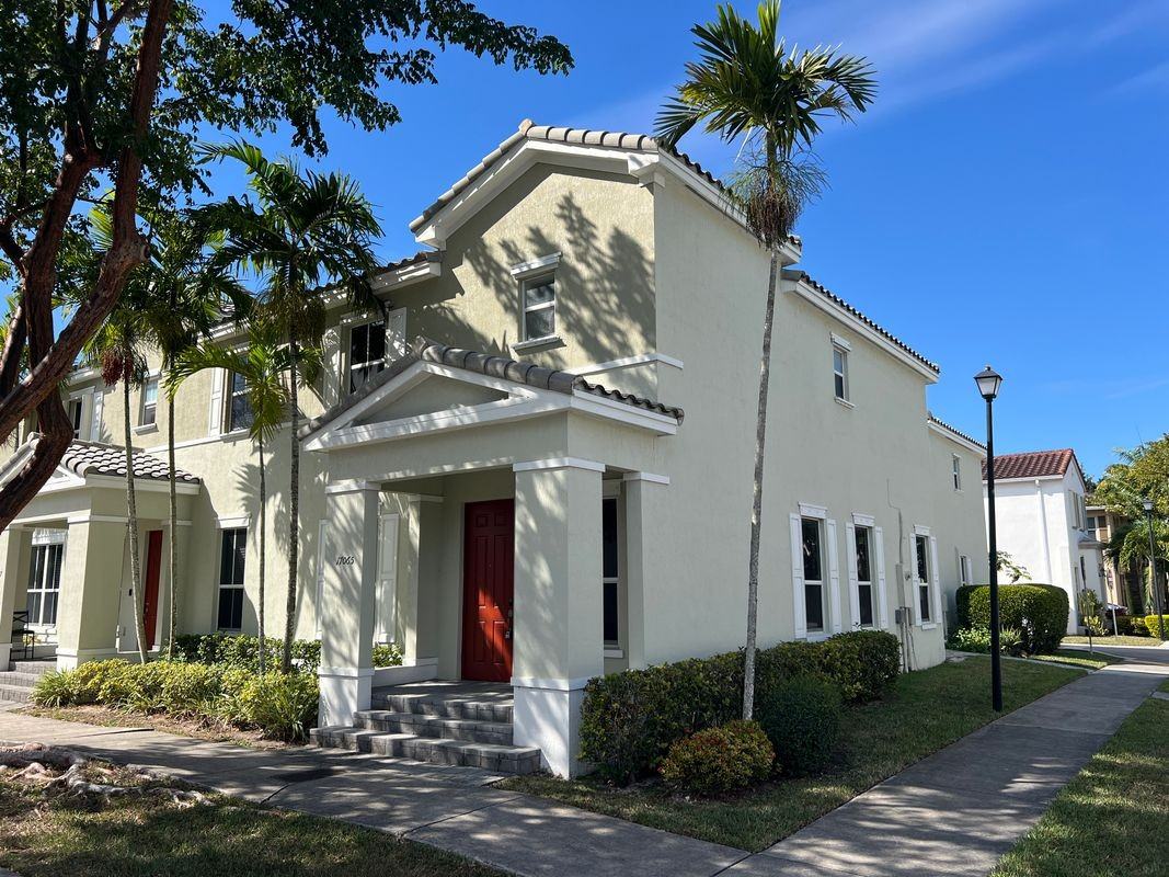 17065 Sw 93rd St - Photo 2 of 34