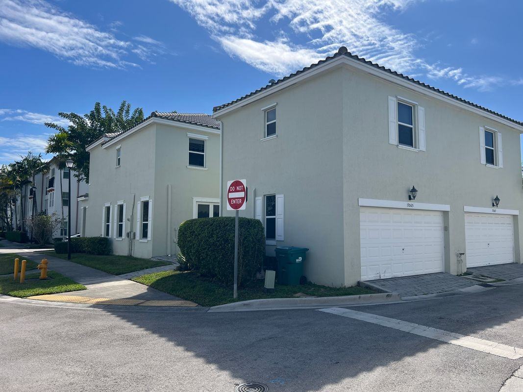 17065 Sw 93rd St - Photo 4 of 34