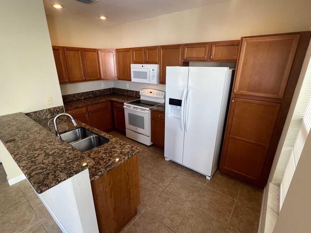 17065 Sw 93rd St - Photo 6 of 34