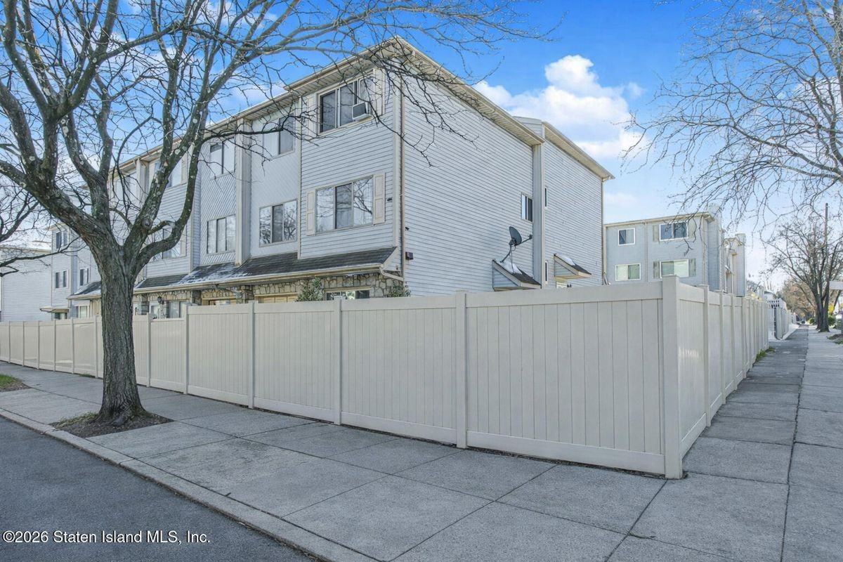 857 Bloomingdale Rd - Photo 2 of 23