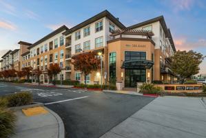 featured image of 1 Plaza View Ln