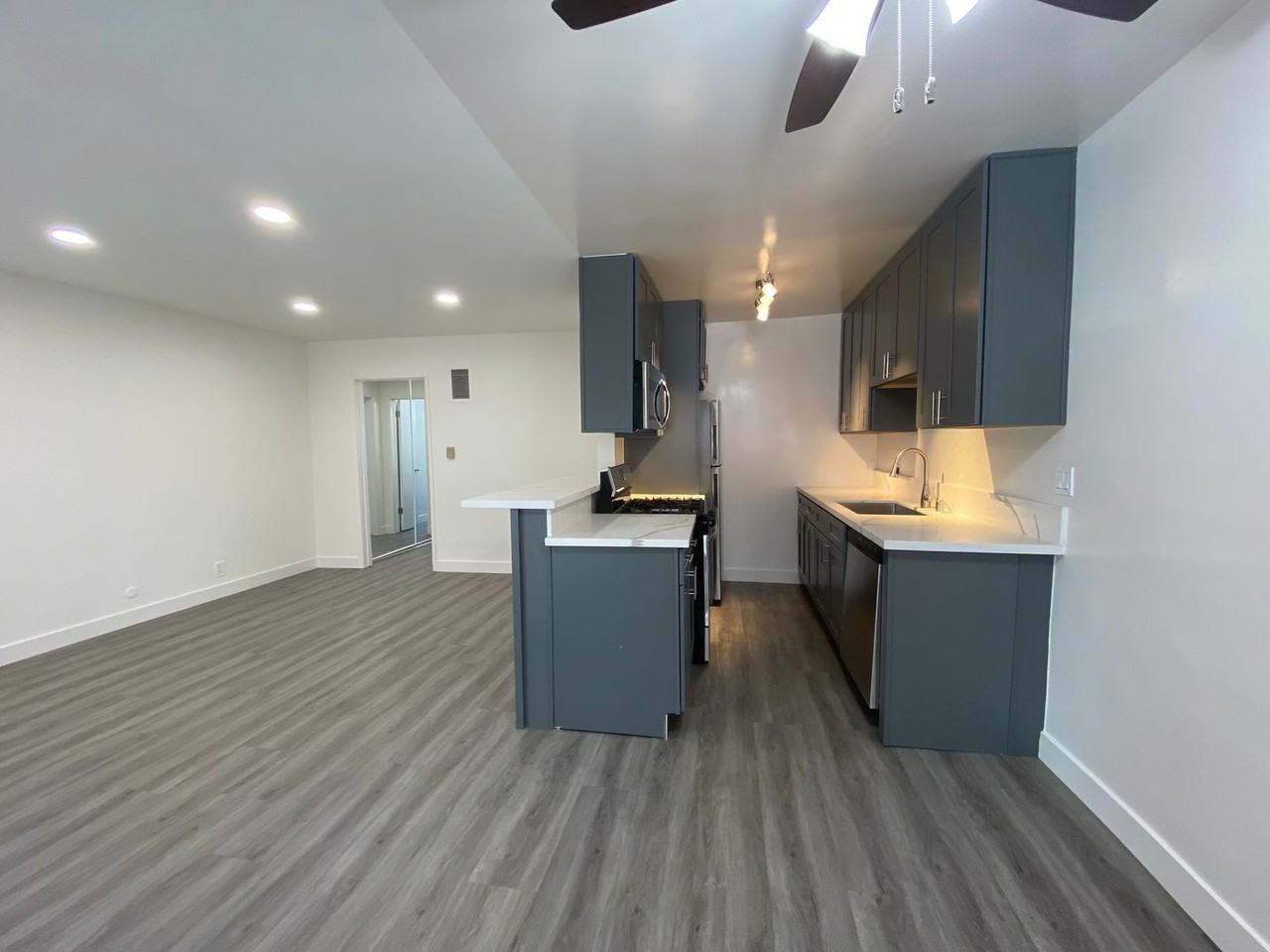 1808 N Harvard Blvd - Photo 4 of 49