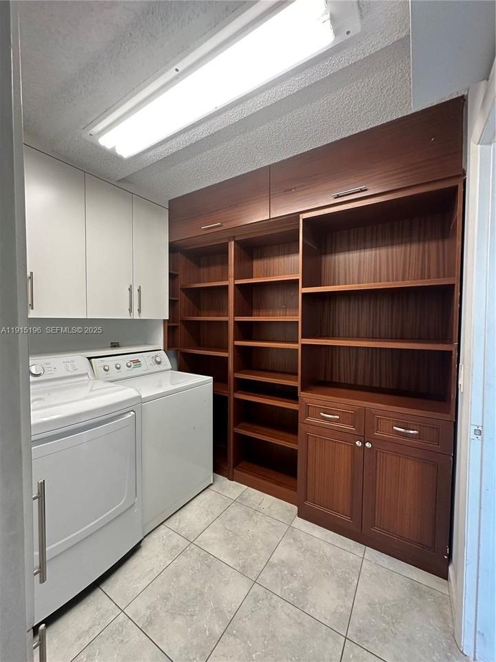 1526 Whitehall Drive - Photo 6 of 9