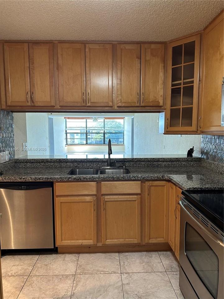 1526 Whitehall Drive - Photo 3 of 9