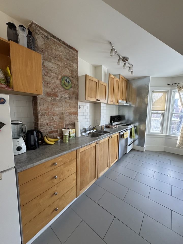 393 Roxton Road #3 - Photo 6 of 23