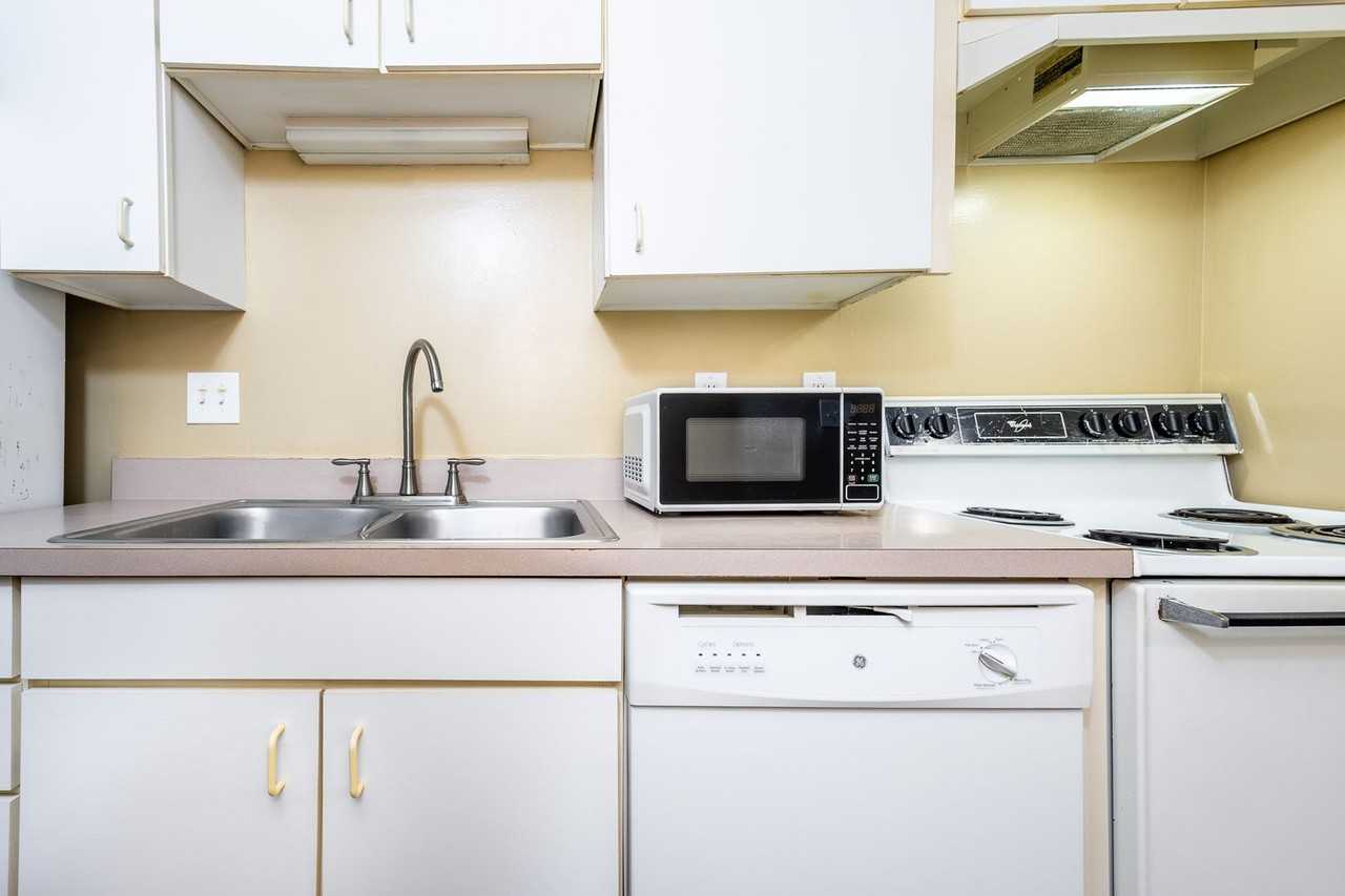Columbian Apartments - Photo 5 of 36