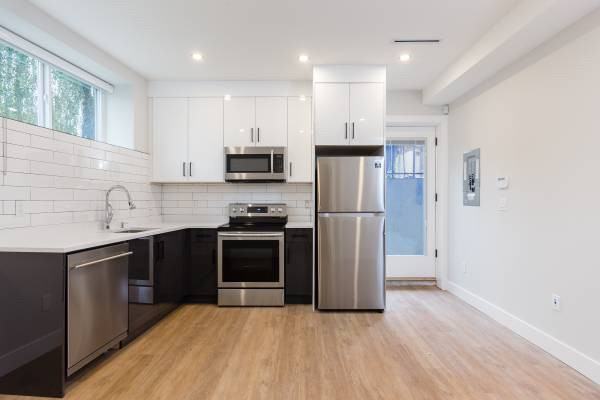 E 40th Ave - Photo 3 of 5