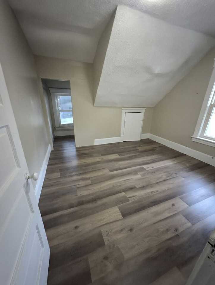 2926 E 130th St - Photo 2 of 7