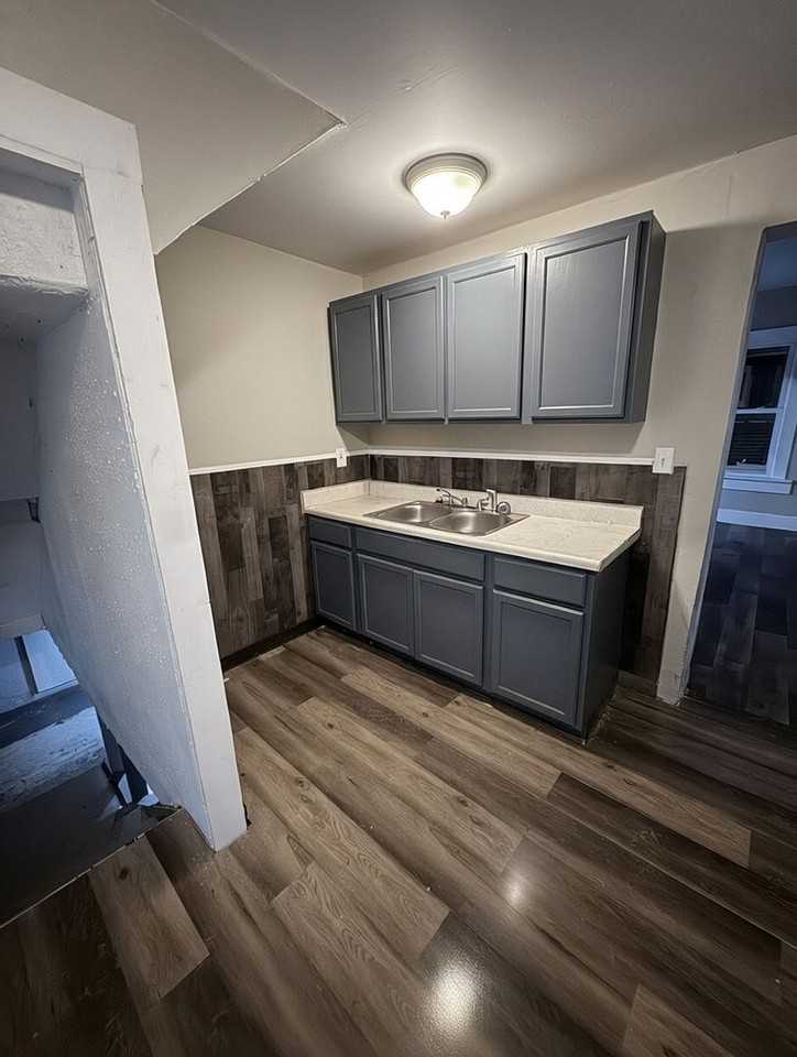 2926 E 130th St - Photo 6 of 7