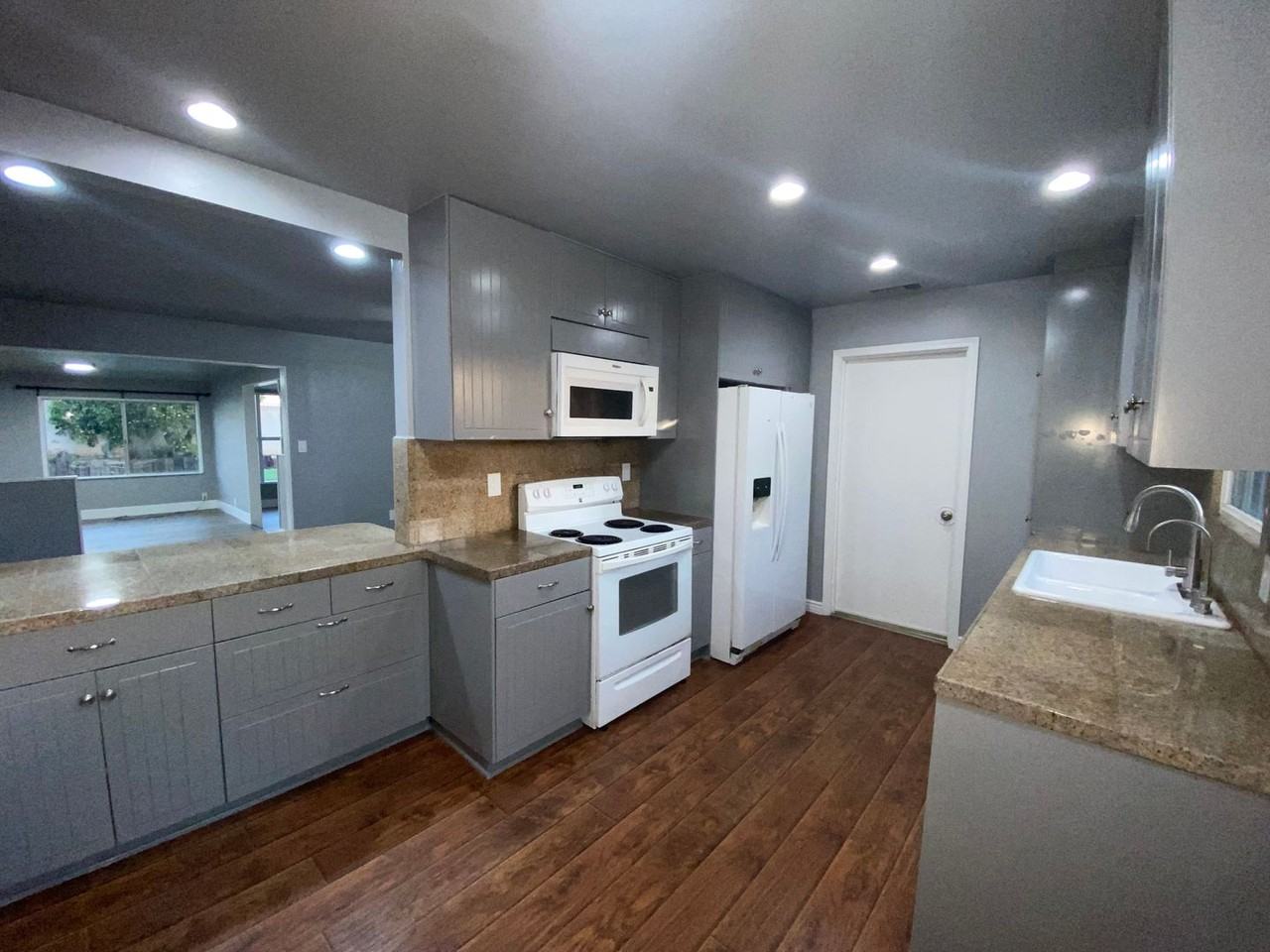 639 Galena St - Photo 5 of 36