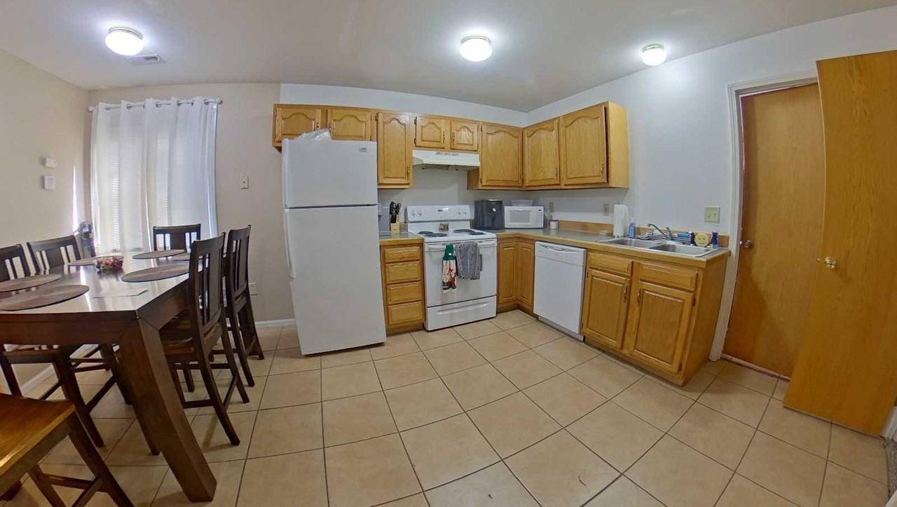 622 Bluemont Ave - Photo 2 of 13