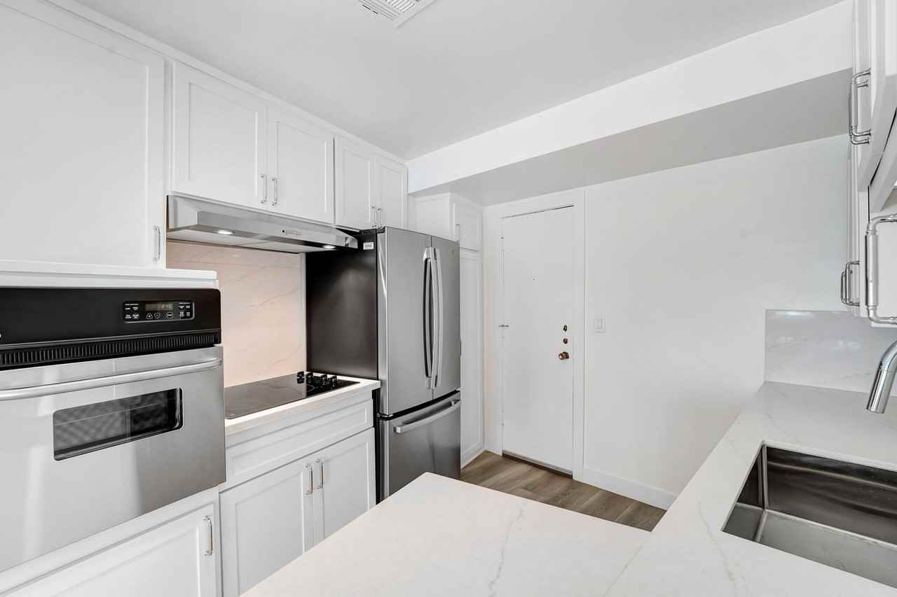 8430 De Longpre - Photo 3 of 22