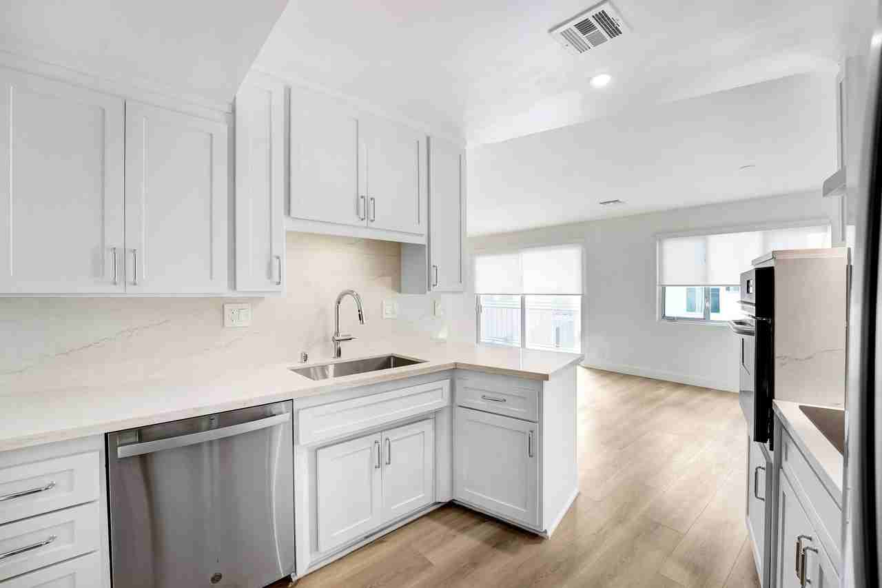 8430 De Longpre - Photo 4 of 22