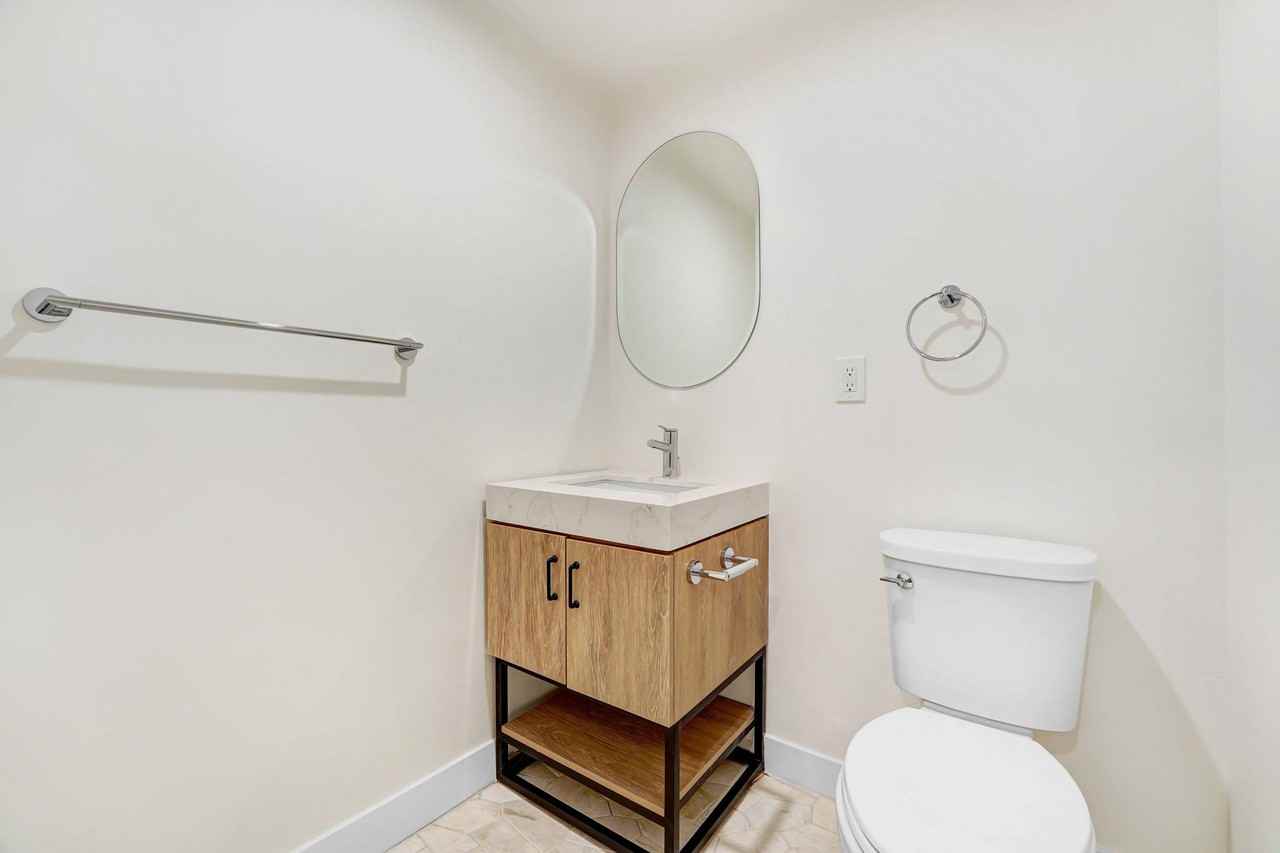 8430 De Longpre - Photo 5 of 22